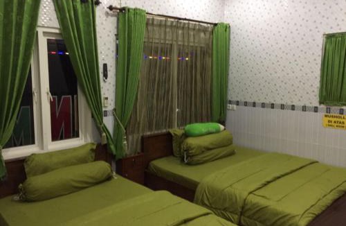 Bawean Island Hotel | OYO Life 93055 Fathin Hotel