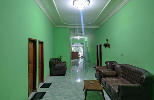 Mamuju Hotel | OYO 93411 Syariah Hotel Tomborang