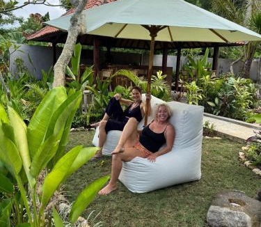 Jungut Batu Hotel | Puri Sari Villas, Restaurant and Bar