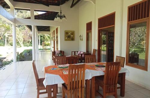 Glenmore House | Rumah Senang Guest House