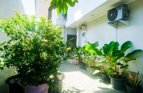 Depok House | RedDoorz Plus near Adisucipto Airport 2