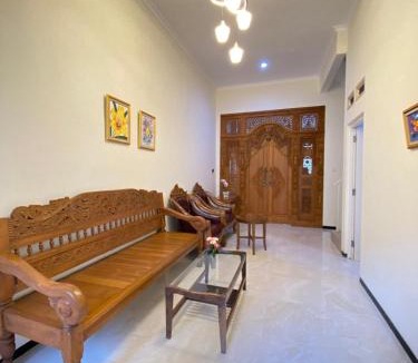 Malang Villa | Villa Lisha Orolas
