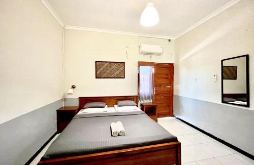 Banjarsari House | Wisma Anugerah Redpartner Near Masjid Zayed Solo