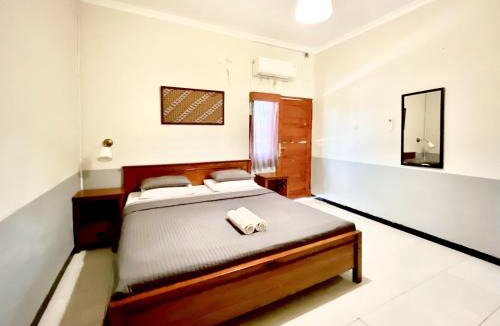 Banjarsari House | Wisma Anugerah Redpartner Near Masjid Zayed Solo