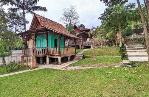 Jambu Luwuk Hotel | Omah Trasan Pangrango by ABM