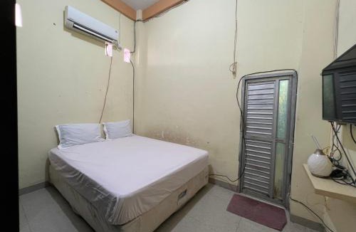 Kendari Hotel | Hotel O Mely Homestay