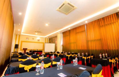 Purwodadi Hotel | Front One Hotel Purwodadi