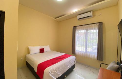 Purwokerto Hotel | RedDoorz Syariah at Jitu Guest House Purwokerto
