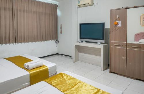 Surabaya Hotel | Yellow Sapphire RedPartner near Mayjend Sungkono