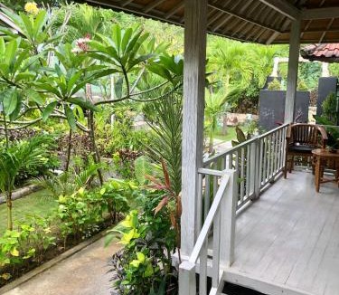 Mushroom Bay Resort | The Lucky Cottage