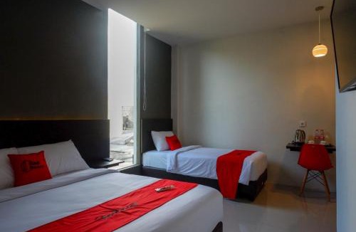 Baki Hotel | RedDoorz Plus near Solo Baru