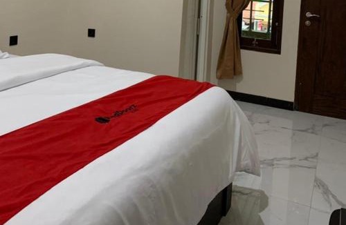 Pati Hotel | RedDoorz Syariah near Kawasan Simpang Lima Pati