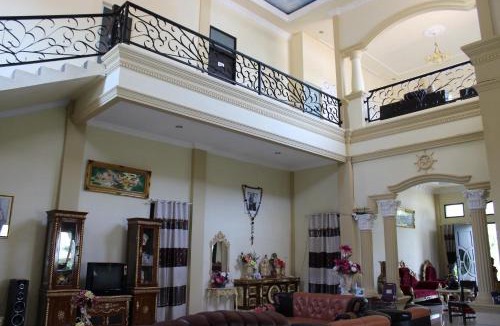 Pineleng House | Angela Homestay Manado