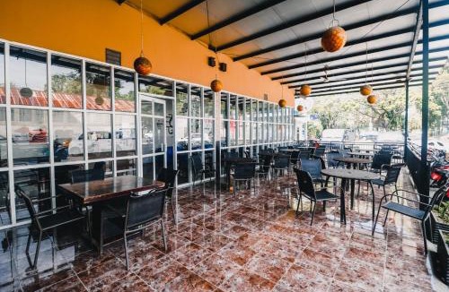 Biringkanya Hotel | RedDoorz Plus near Sultan Hasanuddin Airport