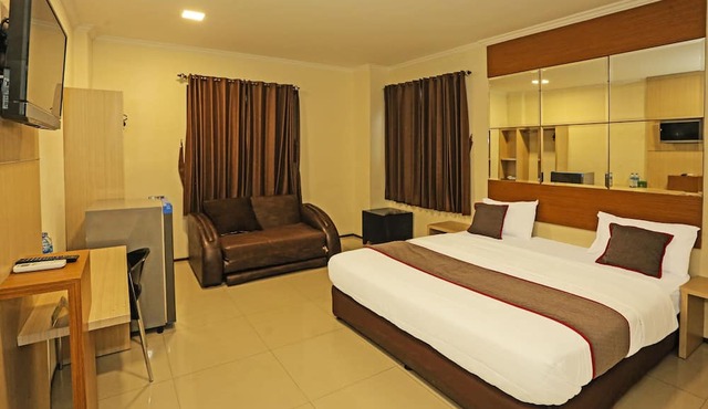 Super OYO Townhouse OAK Hotel Fiducia Serpong in South Tangerang