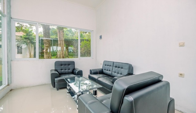 Homey And Simply Studio At Graha Wishnu Guest House in Caringin