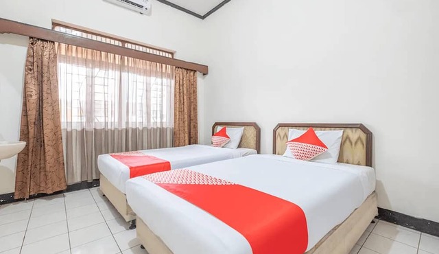 OYO 2703 Hotel Transit 1