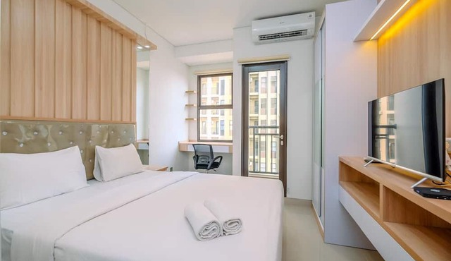 Cozy Living And Homey Studio Transpark Cibubur Apartment in Bekasi