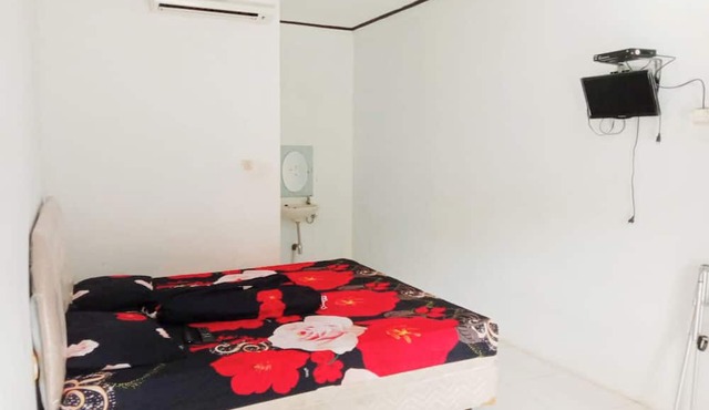 Hotel O Penginapan Putri Asih Sawarna in Sukabumi