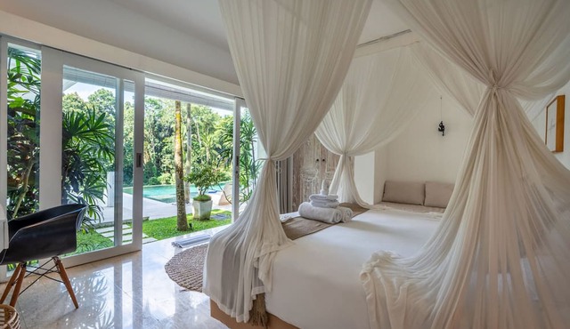 Magical Jungle Villa, 4 BR, Ubud With Staff in Ubud