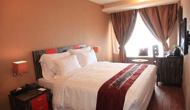 Lion Hotel & Plaza