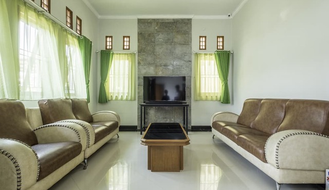 OYO 2072 Wisma Teratai in West Cirebon