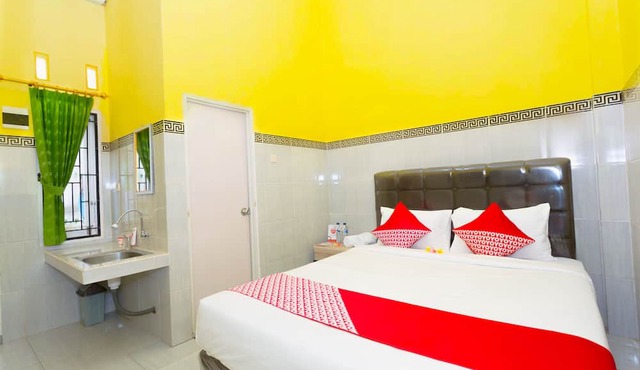 OYO 1427 Azzahra Guest House Syariah in Mataram