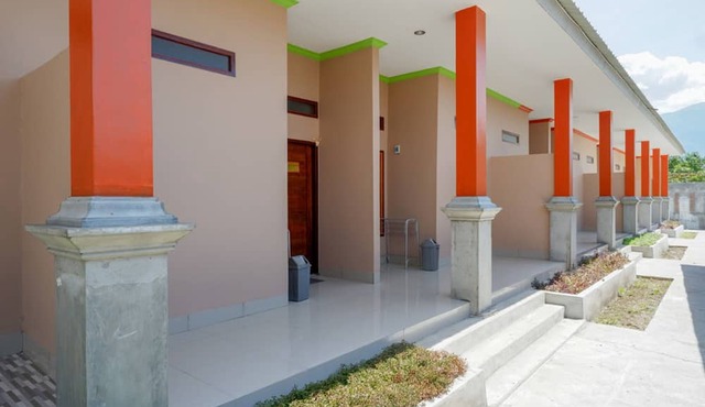 RedDoorz near Taman Makam Pahlawan Tatura