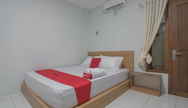 RedDoorz near RSUD Dr. Abdul Aziz
