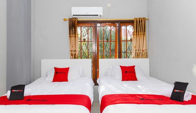 RedDoorz Plus near Transmart Kairagi Dua Manado in Manado