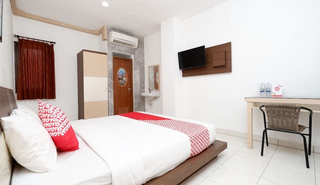 OYO 1251 Residence 8
