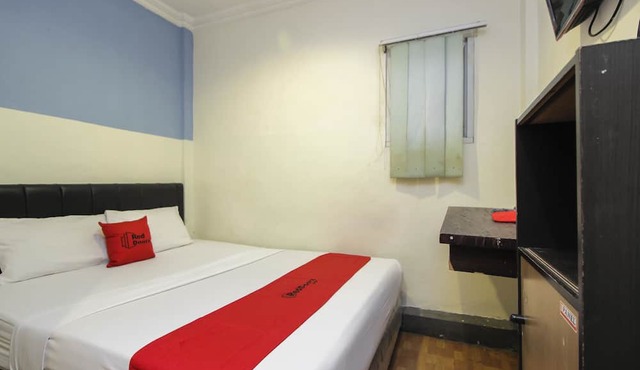 RedDoorz near Bethesda Manado