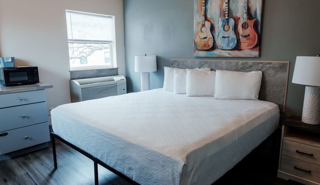 Price Pointe Inn in Waukesha