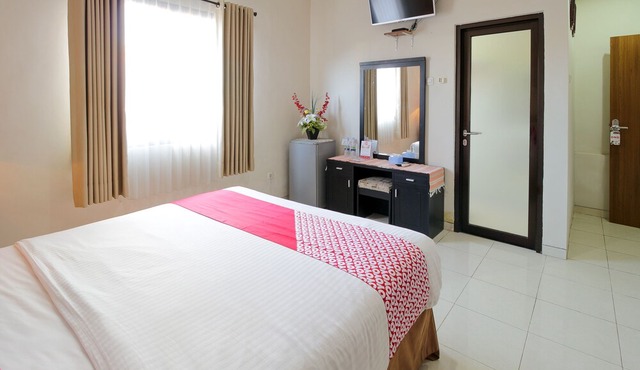 OYO 734 Tuban Torres Accomodation