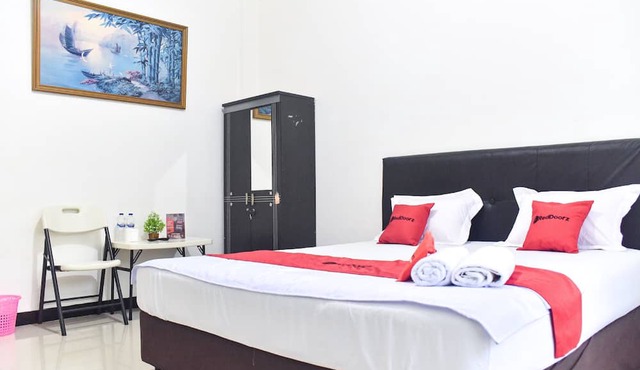 RedDoorz near Sultan Hasanuddin Airport 2