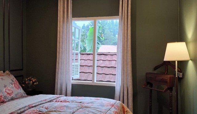 Parabonhaus Kopitiam - Bed & Breakfast in Cipanas