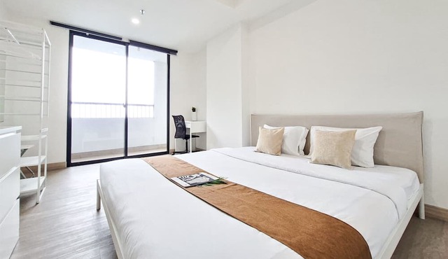 Homelike And Relaxing Studio Apartment Collins Boulevard