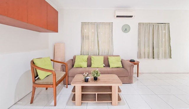 Modern 4Br Apartment At Guest House Vanya Park in Pagedangan