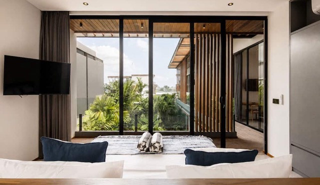 Modern Boho 5br, 200m to Canggu's Beachfront