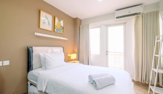Cool and Warm Studio at Sentul Tower Apartment in Citaringgul