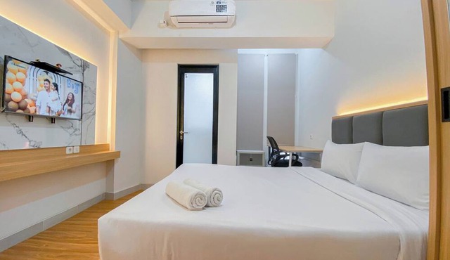 Cozy And Enjoy Living Studio At The Alton Apartment