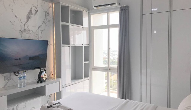 Wonderful Studio at Bale Hinggil Apartment in Surabaya