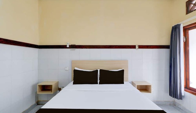 Townhouse Oak Legian Near Legian Beach Formerly Sayang Maha Merta in Legian
