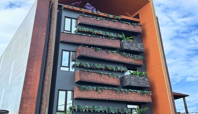 ALTHIA PRIVATE CAPSULE QUARTERS