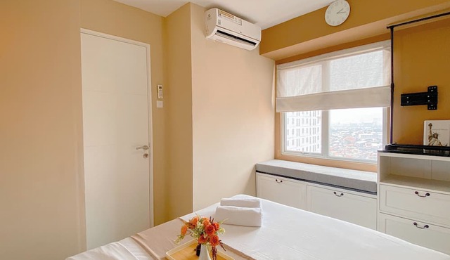 Warm And Homey 2Br Bassura City Apartment
