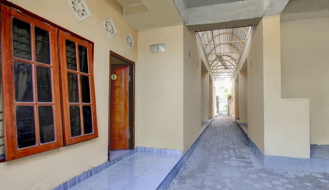 OYO Life 92846 Kost Putra Griya Eka in Janapria
