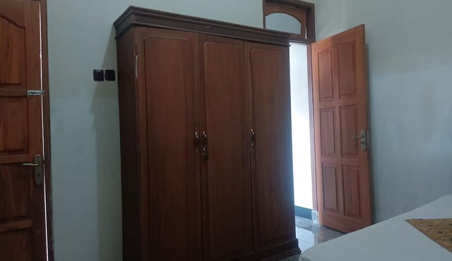 OYO 93425 Homestay Anisa