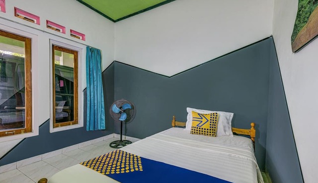 OYO Life 3119 Hotel Kurnia in Sluke
