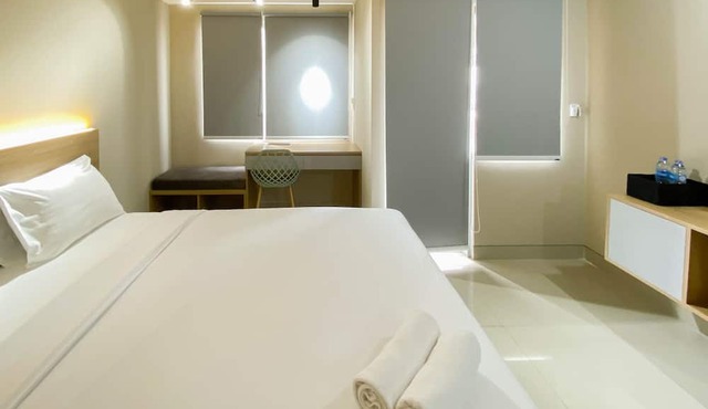 Homey and Well Furnished Studio LRT City Jatibening Apartment