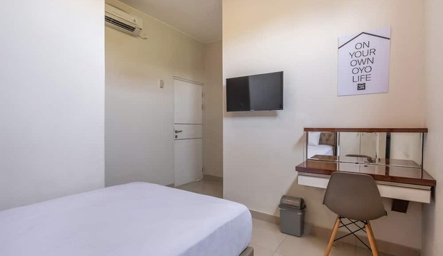 OYO Living 1877 Side Corner in West Cirebon